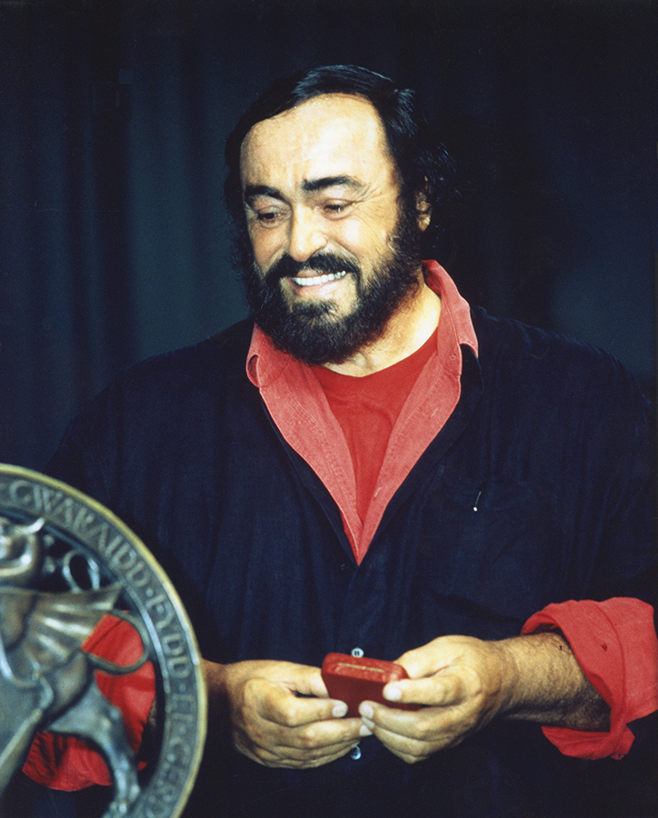 Opera Chic: Luciano Pavarotti